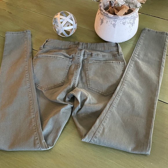 SO low-rise jegging - Picture 2 of 3